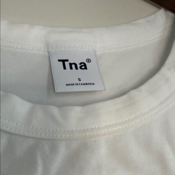 BNWT TNA White Cut-Out Long Sleeve Crop Top - Picture 2 of 4